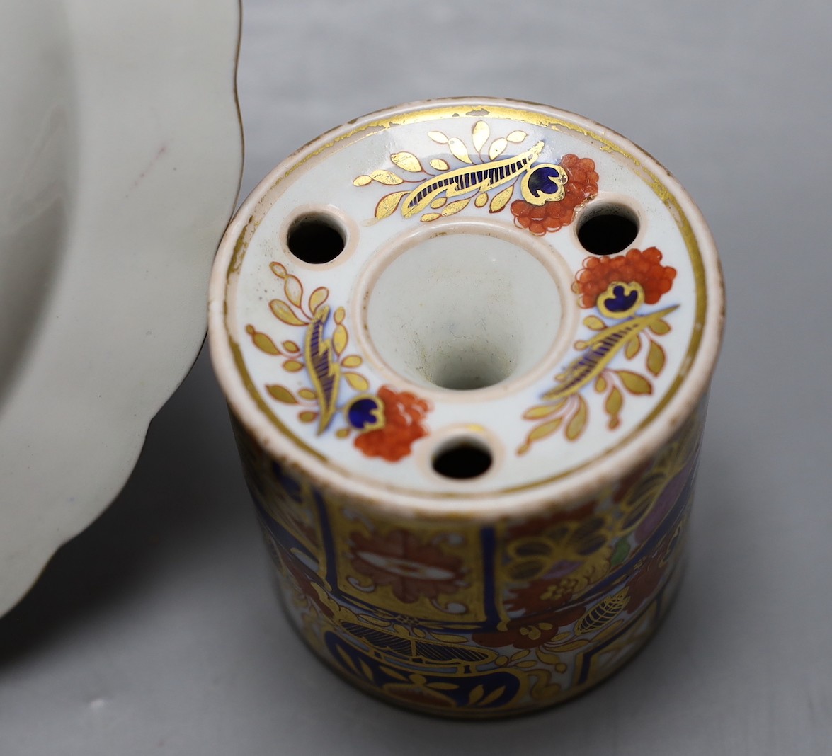 A Chamberlain drum-shaped inkwell painted with an imari pattern 240 and a Chamberlain plate painted with formal flower sprays within 'wet' blue borders, script mark, plate 19 cms diameter